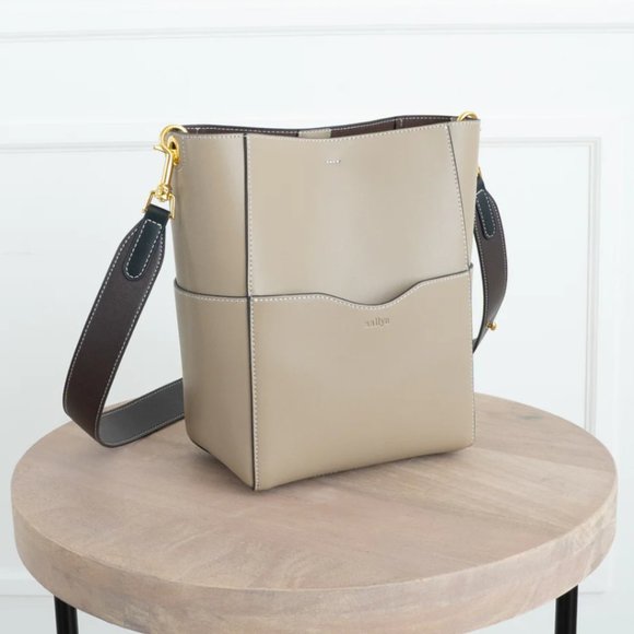 The Jordan Leather Bucket Bag - Pebble - Picture 11 of 11